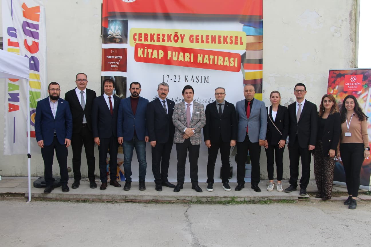 Trakya'da Kitap Fuarı Büyük Çığır Açtı: Öğrenci ve Yazarlar Geleceği Okudu