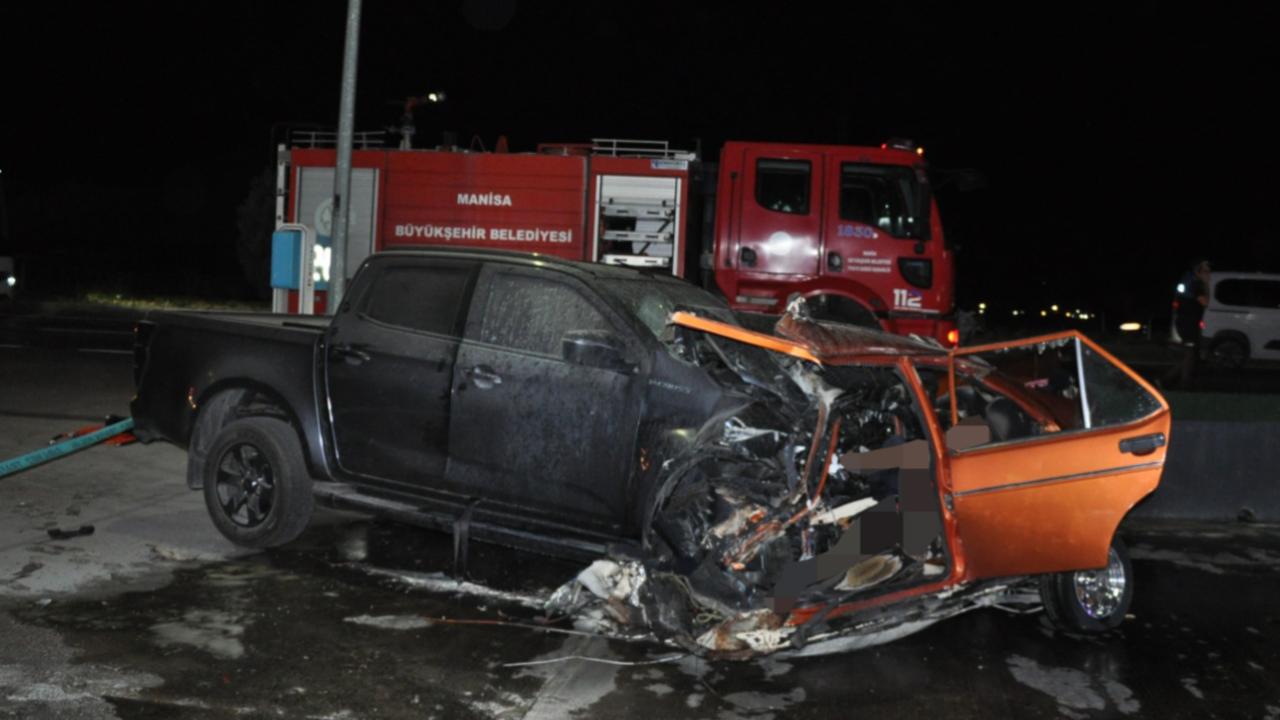 Manisa'da feci kaza: Ölü ve yaralılar var