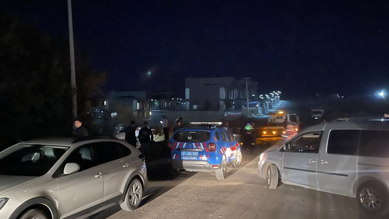 Editör: İsmail TAŞ | Diyarbakır'da 'dur' ihtarına uymayan sürücü aracıyla 3 otomobile çarptı